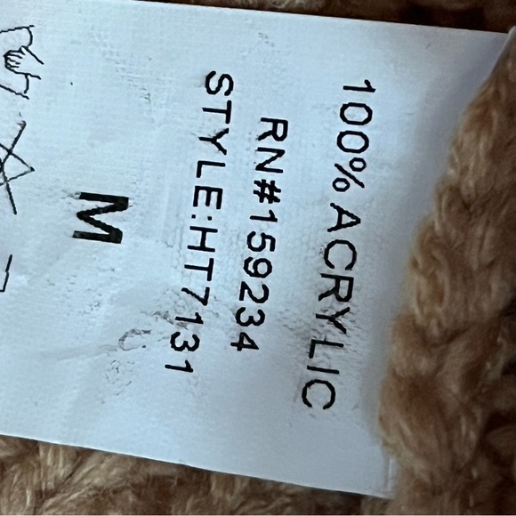 Hot & Delicious cropped fringed sweater
B4 - Picture 5 of 6